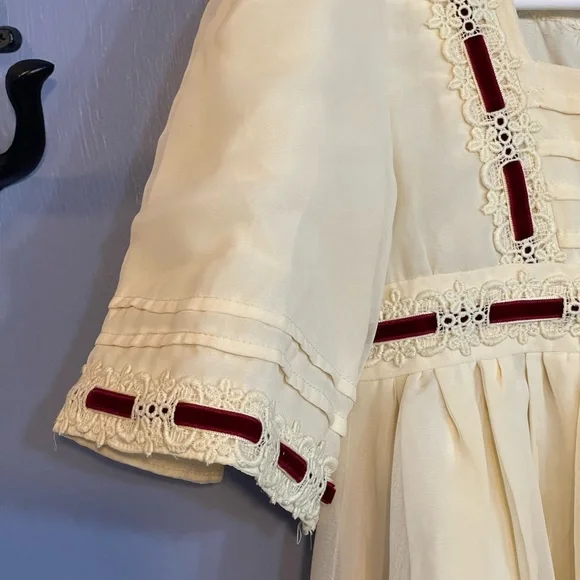 Vintage Handmade Girls Dress Ivory w/ Green Velvet Ribbon and Lace - Picture 4 of 9